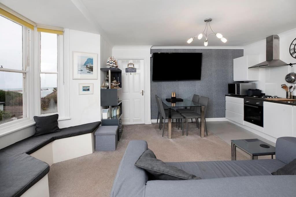 Beach Front Flat Shaldon With Parking Extérieur photo